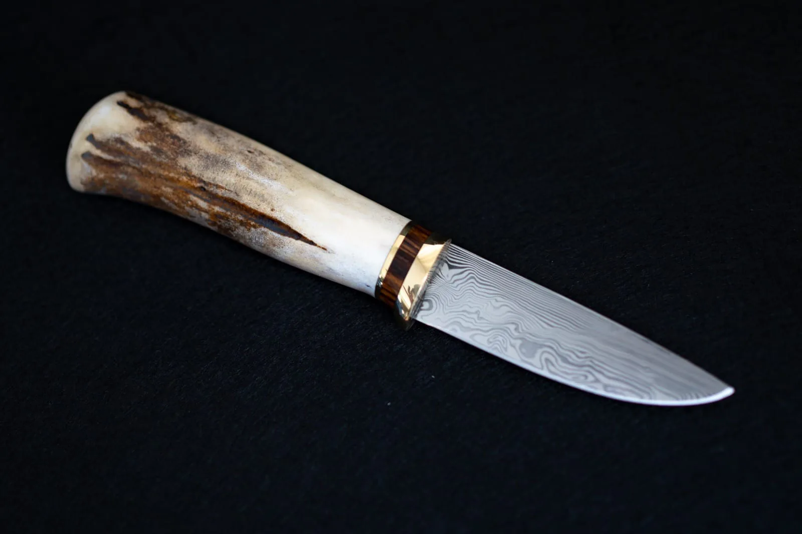 Hunting knife — Damasc Reindeer horn & iron wood