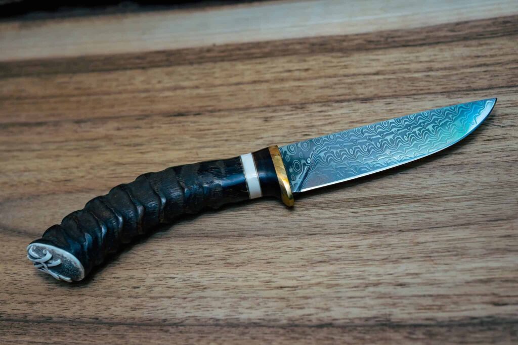 Hunting knife — Damasc Springbok horn & ivory & buffalo horn