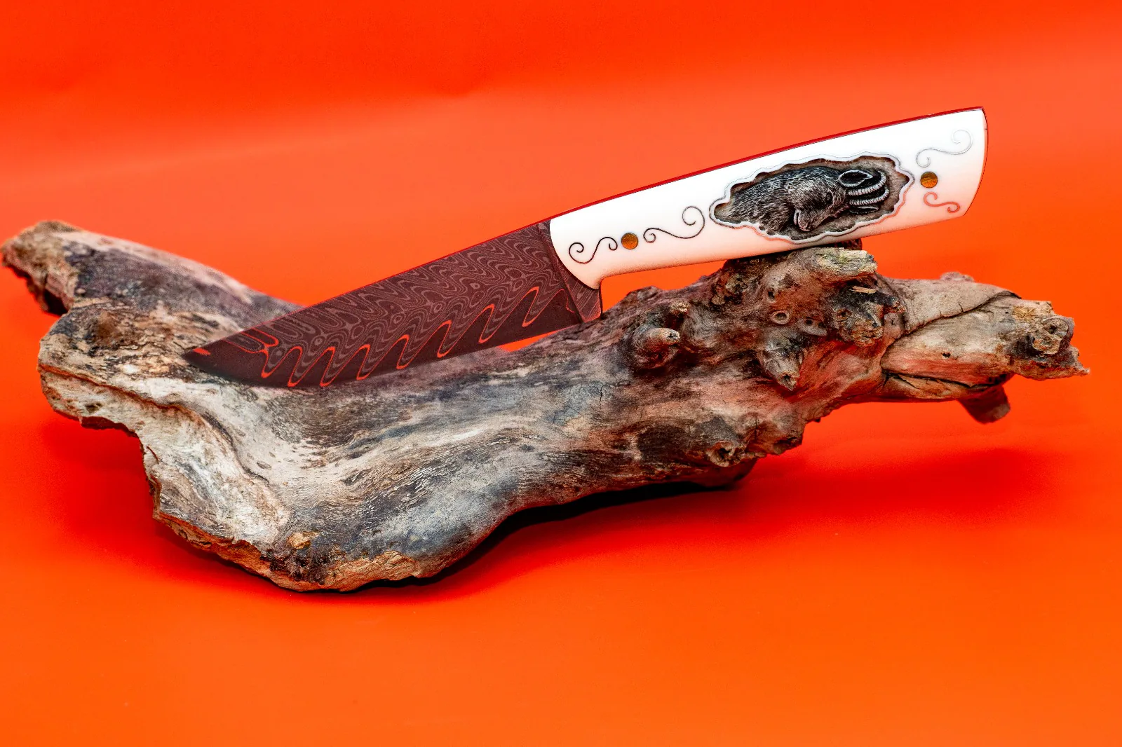 Hunting knife — Damascus with VG10 core · Ivory & hand engraved image & silver inlay