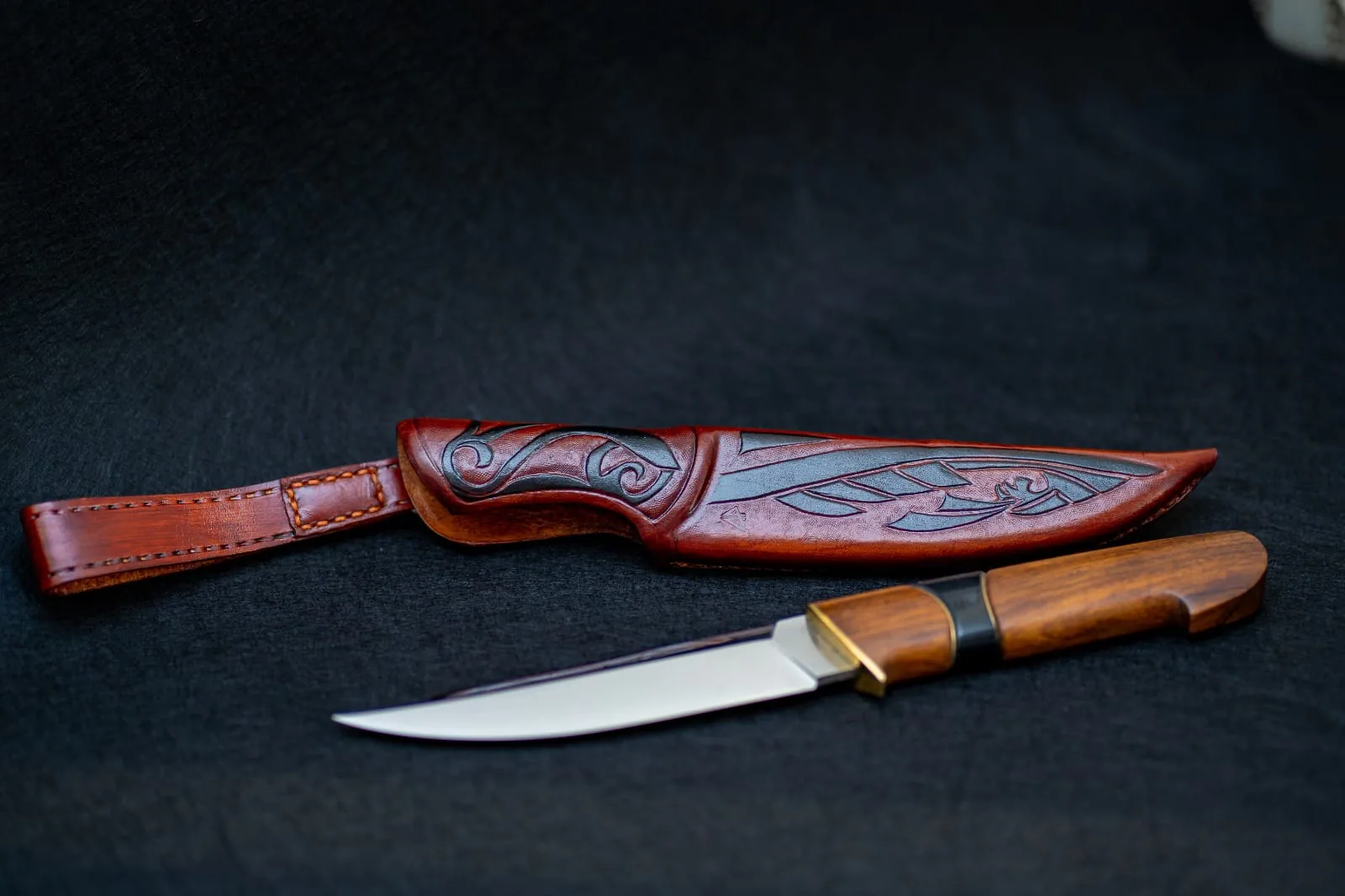 Hunting knife — M390 Iron wood & buffalo horn