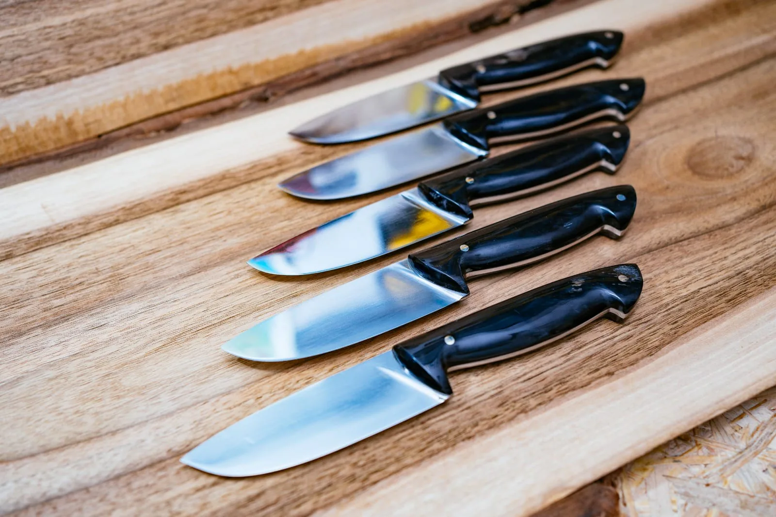 Hunting knife — N690 American buffalo horn