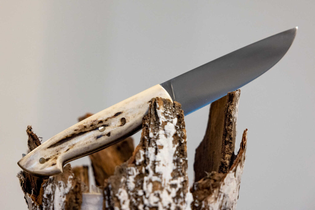 Hunting knife — N690 Stag Horn