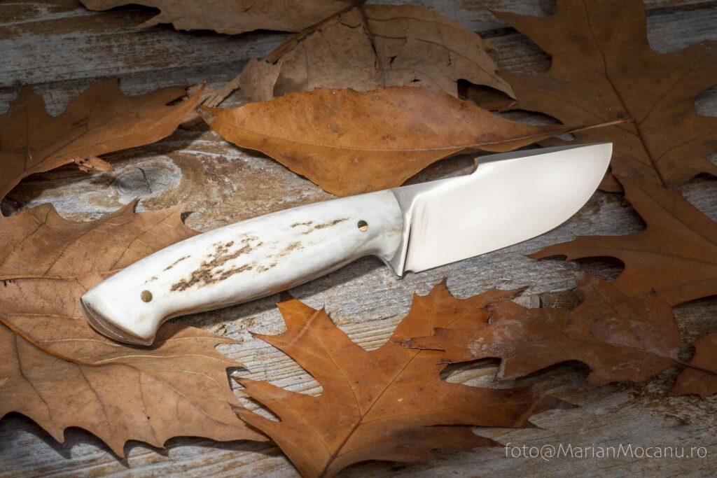 Hunting knife — N690 Stag horn