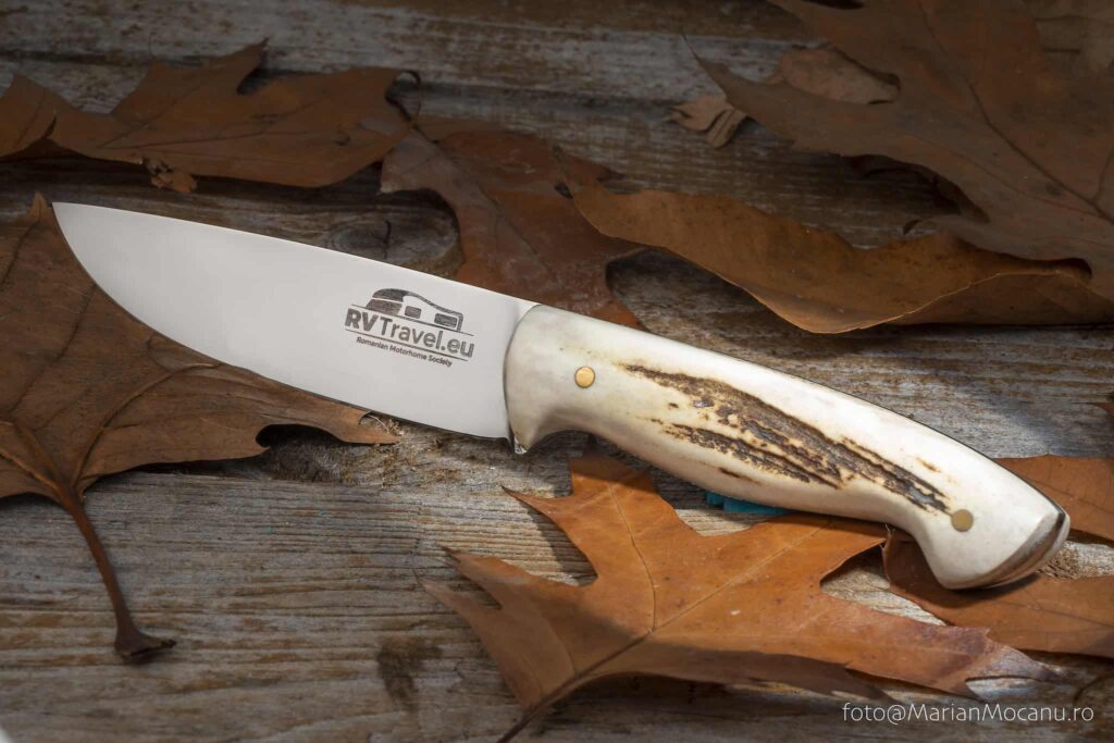Hunting knife — N690 Stag horn