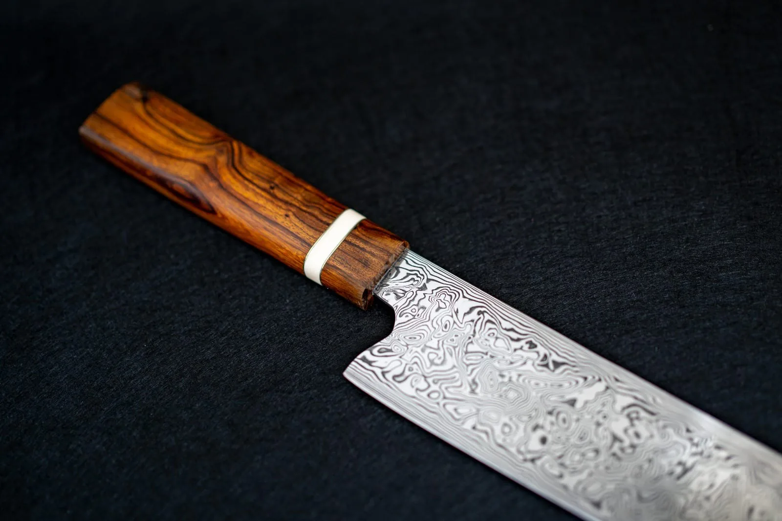 Kitchen knife — Damasc Iron wood & ivory