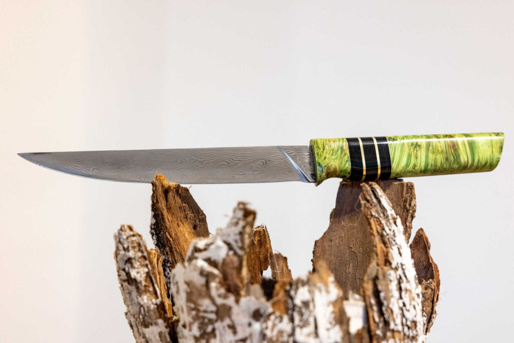 Hand-forged kitchen knife with Damascus blade, stabilized wood and buffalo horn handle